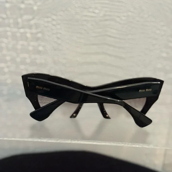 Miu Miu Black Crystal Embellished Cat-Eye Sunglasses SMU O2Q display picture 3
